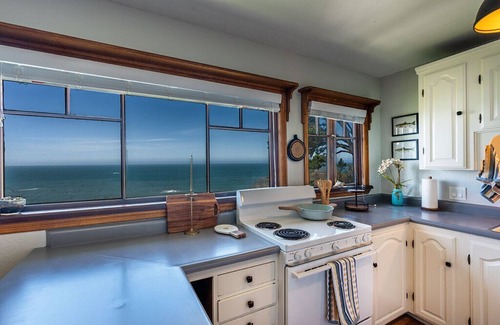 Trinidad House | Oceanfront Beach Bungalow