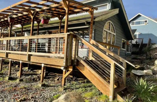 Shelton House | Oceanfront Beach House