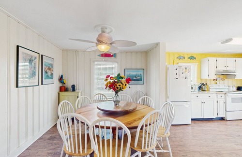 Atlantic Beach Cottage | Oceanfront beach cottage with large deck & W/D - dog-friendly