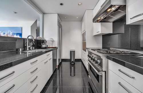Los Angeles County Condo | ❤️❤️Oceanfront Bliss: Pool, Jacuzzi, No Highway Noise!❤️❤️