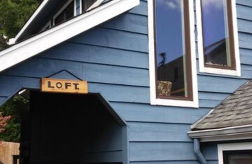 Shelton Apartment | Oceanfront Blue Loft