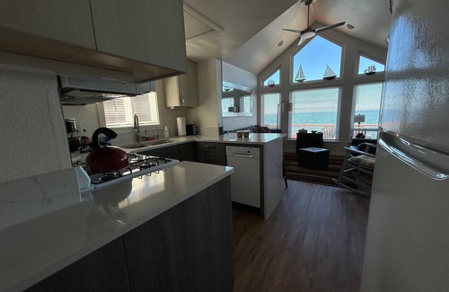 Smith River Apartment | Oceanfront Cabin 10 Jacuzzi Breathtaking Views