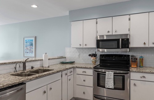 Pine Knoll Shores Condo | Oceanfront Condo-Breakers C32