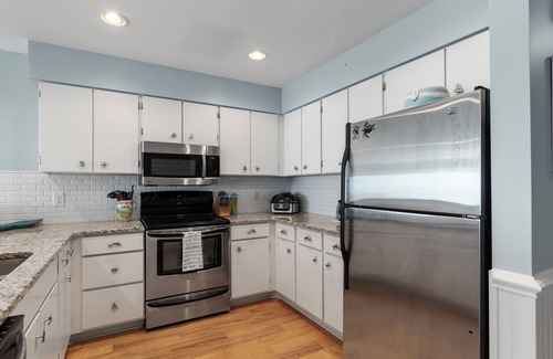 Pine Knoll Shores Condo | Oceanfront Condo-Breakers C32