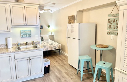 Atlantic Beach Apartment | 🏖Oceanfront Complex🐬Private Beach Access 🏄 Pool🦀WiFi🚴Kitchen