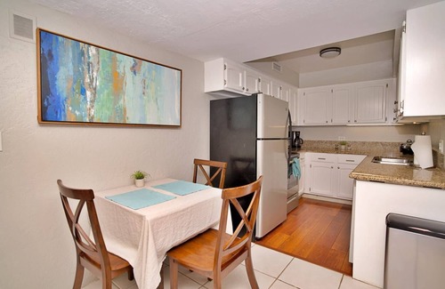 Kailua-Kona Condo | Oceanfront complex at Casa De Emdeko unit #130