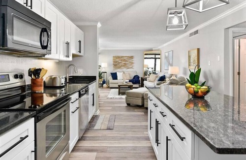 Midtown Ocean City Condo | Oceanfront Condo: Beach, Pool & Balcony Views!