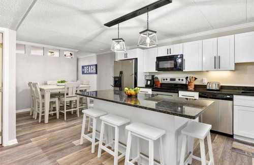Midtown Ocean City Condo | Oceanfront Condo: Beach, Pool & Balcony Views!