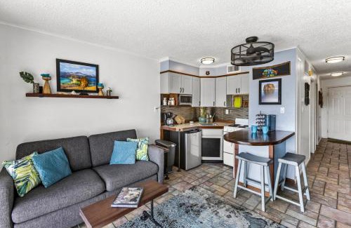 Galveston House | Oceanfront Condo Heated Pool Walk to Beach Views