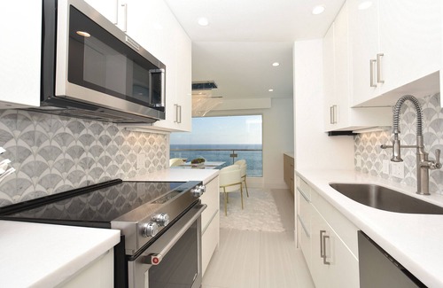 South Laguna Condo | Oceanfront condo located at the end of Table Rock in Laguna Beach!