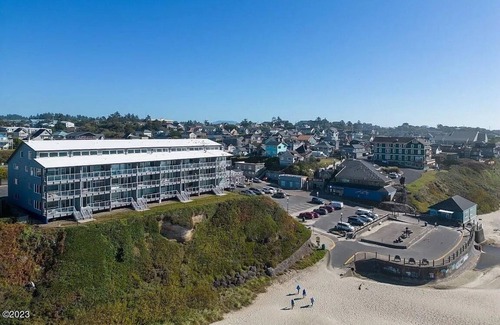 Newport Condo | Oceanfront Condo: Panoramic Views, Jacuzzi, Romantic Nye Beach Getaway Newport