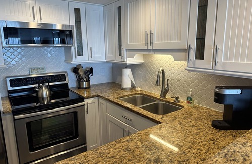 Emerald Isle Condo | Oceanfront Condo-Sleeps 4-Newly Renovated