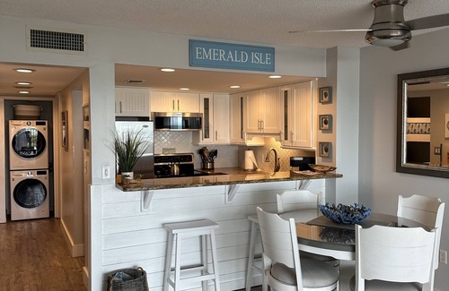 Emerald Isle Condo | Oceanfront Condo-Sleeps 4-Newly Renovated