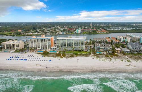 Indian Shores House | Oceanfront Condo Sleeps 6 Walk To Beach Pool