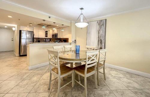 Indian Shores House | Oceanfront Condo Sleeps 6 Walk To Beach Pool