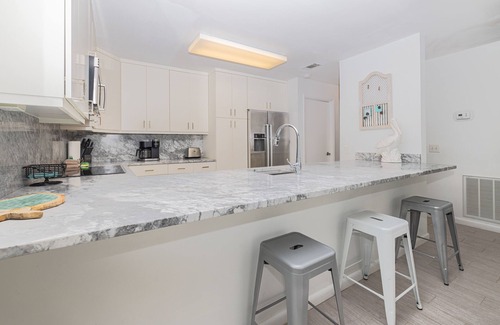 Isle of Palms Condo | Oceanfront Condo in Wild Dunes! Community Pool! Great View Looking at Ocean!