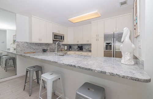 Isle of Palms Condo | Oceanfront Condo in Wild Dunes! Community Pool! Great View Looking at Ocean!