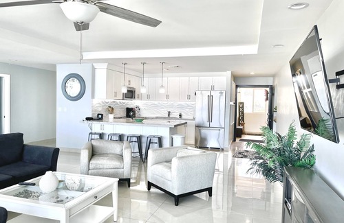 Plan Libertador Condo | Oceanfront Condo w/Pool & Steps to Sandy Beach & Mins to Downtown