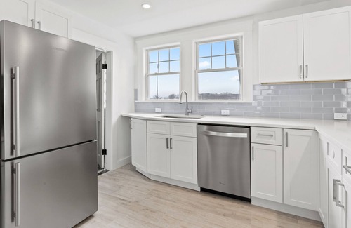 Gloucester Condo | Oceanfront Condo with Game Room & 3 Decks