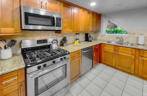 South Mission Beach House | Oceanfront Condo with Front Patio, Gas Grill, Fire Pit - Prime Location!