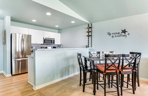 Westport Condo | Oceanfront condo with sweeping ocean views, pool & hot tub access - WiFi, W/D