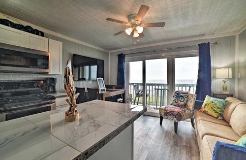 North Beach Apartment | Oceanfront Corpus Christi Escape with Community Pool