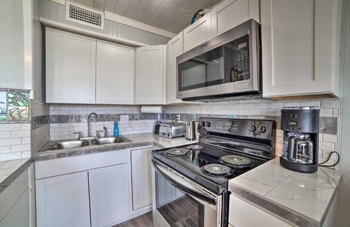 North Beach Apartment | Oceanfront Corpus Christi Escape with Community Pool