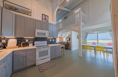 Colington House | Oceanfront Cottage - 3 bedroom & 2 bathrooms - Great Ocean Views