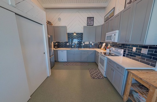 Colington House | Oceanfront Cottage - 3 bedroom & 2 bathrooms - Great Ocean Views
