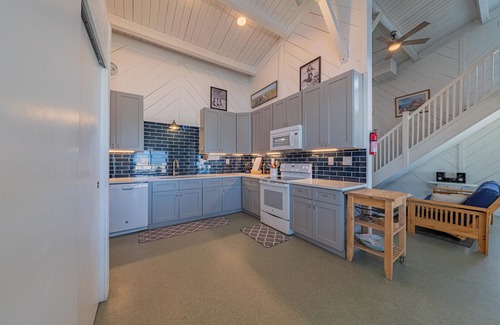 Colington House | Oceanfront Cottage - 3 bedroom & 2 bathrooms - Great Ocean Views