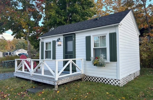 Salsbury Cove Cottage | Oceanfront Cottage at Acadia National Park, Bar Harbor/Shearwater Cottage