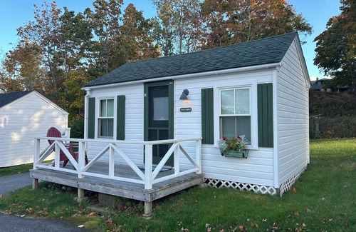 Salsbury Cove Cottage | Oceanfront Cottage at Acadia National Park, Bar Harbor/Beach Comber Cottage