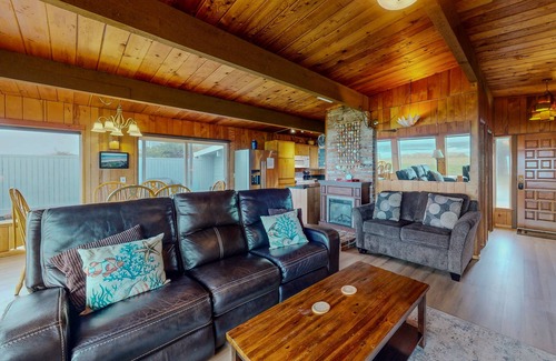 Yachats House | Oceanfront, Dog-Friendly Home with Fireplace, Ocean View, Beach Access & WiFi
