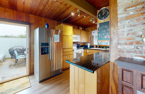 Yachats House | Oceanfront, Dog-Friendly Home with Fireplace, Ocean View, Beach Access & WiFi
