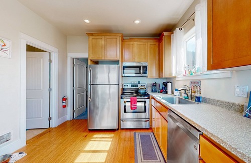 Yachats Cottage | Oceanfront, dog-friendly cottage with amazing view, porch & beach access