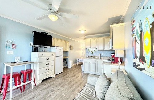 Atlantic Beach Condo | OCEANFRONT DUNESCAPE VIEW Pool 400 MBps WiFi Kitchen