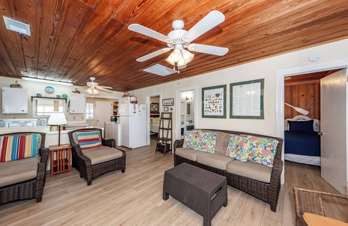 Edisto Island House | Oceanfront- Edisto Beach Cottage-Screen porch