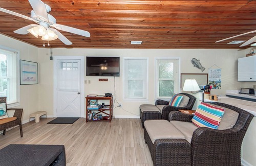 Edisto Island House | Oceanfront- Edisto Beach Cottage-Screen porch