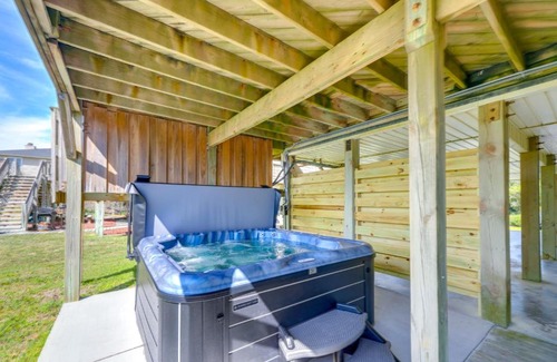 Emerald Isle House | Oceanfront Emerald Isle Escape with Private Hot Tub!