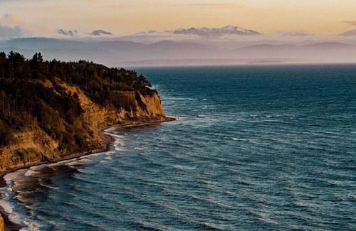 Oak Harbor House | Oceanfront Family Retreat