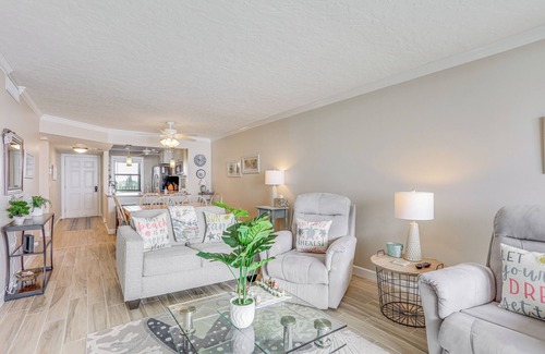 Fort Pierce Shores Condo | Oceanfront Fort Pierce Condo: Pool & Beach Access!