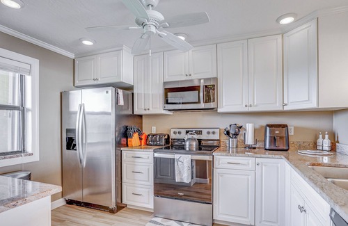 Fort Pierce Shores Condo | Oceanfront Fort Pierce Condo: Pool & Beach Access!