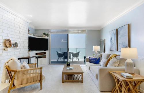 Eastern Malibu House | Oceanfront Gem w Balcony Pool Hot Tub Carbon Beach Access Bluewater Haven by AvantStay