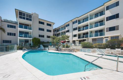 Eastern Malibu House | Oceanfront Gem w Balcony Pool Hot Tub Carbon Beach Access Bluewater Haven by AvantStay