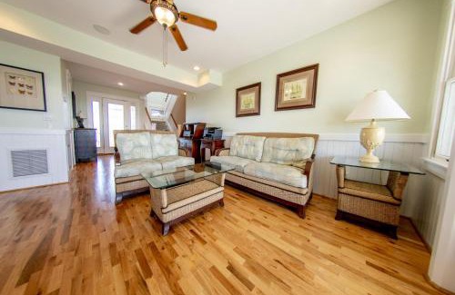 Whalehead Beach House | Oceanfront grandeur 4x4 Outerbanks - Fitzgerald