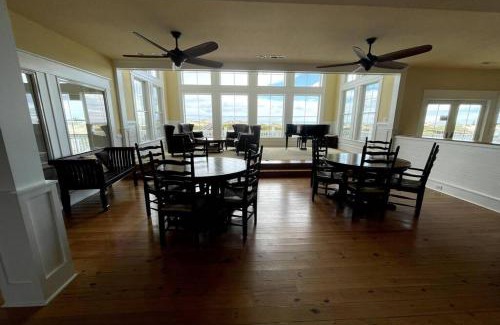 Whalehead Beach House | Oceanfront grandeur in 4x4 Outerbanks - Mark Twain