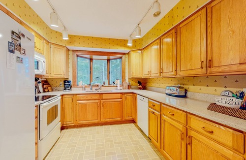 Camden House | Oceanfront home with amazing water views - central AC & washer/dryer