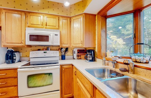 Camden House | Oceanfront home with amazing water views - central AC & washer/dryer