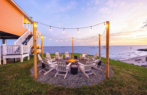 Ocean Springs House | Oceanfront, Hot tub, Firepit, Kayaks, Dog-Friendly