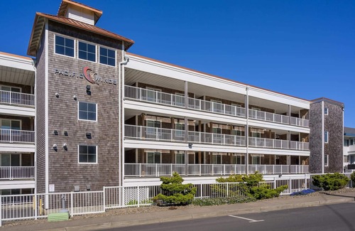 Lincoln City Condo | Oceanfront, Hot Tub, Onsite Pool | Pacific Pearl